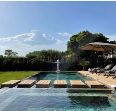Rangali Tropez, Domaine Bella Vista * Σαιν-Τροπέ